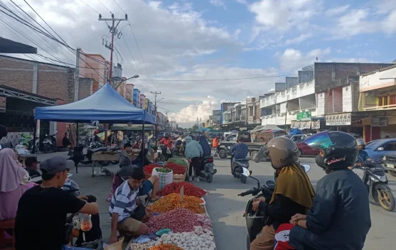 Pasar Manonda Ramai Pengunjung jelang Berbuka Puasa