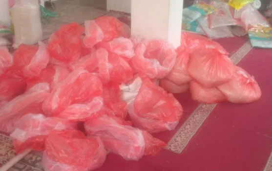 Masjid Agung Baiturrahim Salurkan Zakat Kepada Warga Sekitar