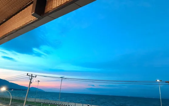 Keindahan Senja Biru di Teluk Palu