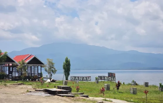 Menembus Terik di Palu, Berujung Teduh di Danau Lindu