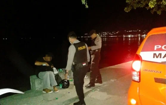 Patroli Samapta Polres Banggai Bubarkan Pemuda Konsumsi Miras