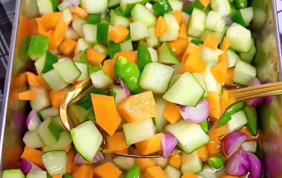Acar Sayur Segar, Pelengkap Hidangan yang Diminati