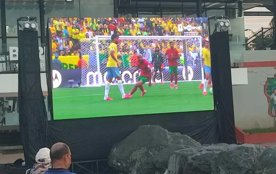 Warga Kota Palu Antusias Nobar Piala Dunia Brazil vs Morocco di Lapangan Vatulemo