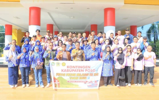 Wabup Poso Lepas Kontingen PENAS Petani Nelayan XVII