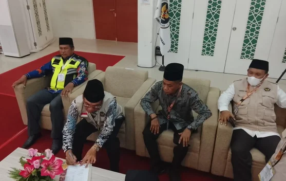 Pemprov Sulteng Terima Kepulangan Jemaah Haji Kloter BPN-11 di Balikpapan
