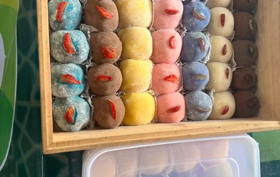 Mochi Warna-Warni, Camilan Lembut yang Kian Digemari
