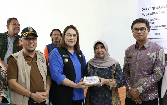 Disdikpora Donggala Beri Bantuan Rp55 Juta dan Sembako untuk Korban Gempa Sigi