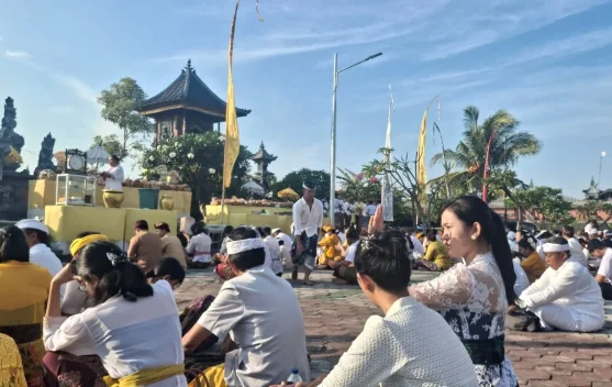 Ribuan Umat Hindu Hadiri Persembahyangan Hari Raya Kuningan