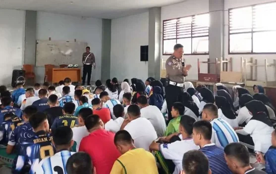 Polres Banggai Tanamkan Budaya Disiplin Lalu Lintas kepada Pelajar