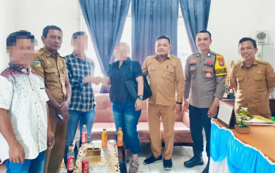 Bhabinkamtibmas Polsek Kintom Mediasi Hutang Piutang Diantara Warga Binaan