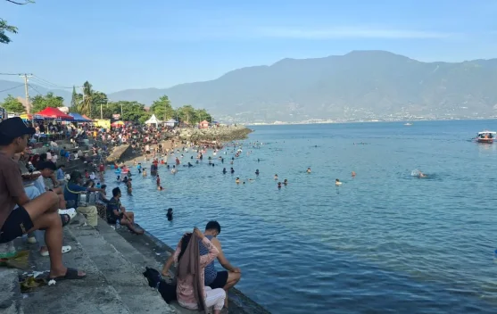 Wisata Pantai Kampung Nelayan Masih Dipadati Pengunjung