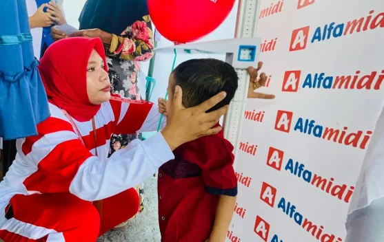 Alfamidi Palu Edukasi Keluarga Balita tentang Imunisasi