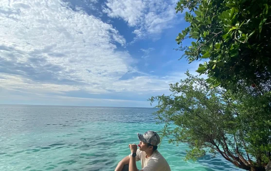 Menikmati Waktu Santai di Balik Pesona Pantai Donggala