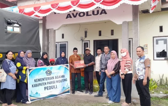 Kemenag Parigi Moutong Salurkan Bantuan untuk Korban Banjir Bandang Avolua
