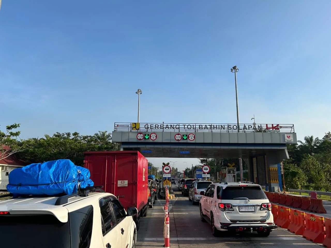 Arus Balik Lebaran, Jumlah Kendaraan Melintas di Jalan Tol Sumatra Masih  Ramai - RRI.co.id