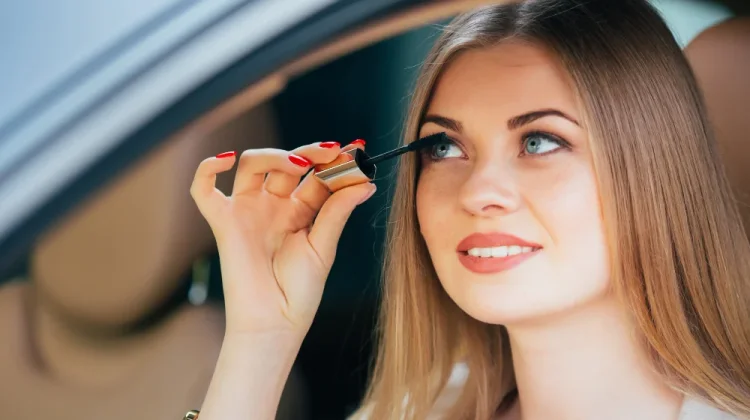 Cara Pakai Mascara agar Tahan Lama