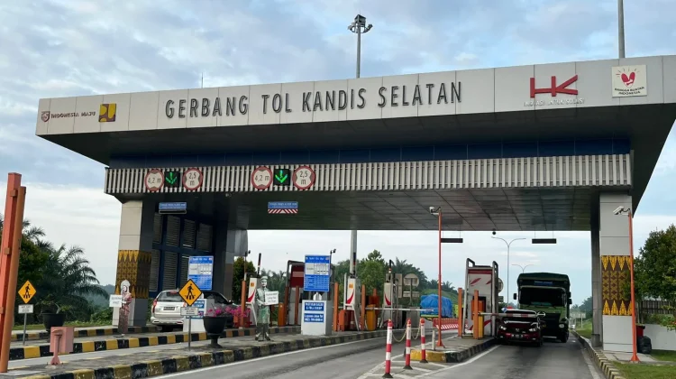 Ratusan Ribu Kendaraan Melintas di Jalan Tol Trans Sumatra di Libur Im