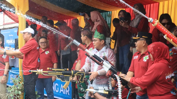 Kapolda Riau Hadiri Festival Perang Air di Meranti