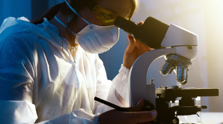 Garda Depan Diagnosis: Mengenal Peran Ahli Teknologi Laboratorium Medis
