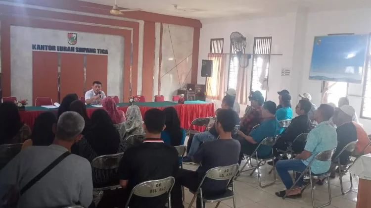 Lurah Simpang Tiga Sosialisasi Juknis Pemilihan RT/RW