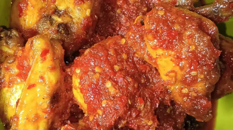 Ayam Goreng Balado Sajian Pedas Gurih Favorit Keluarga