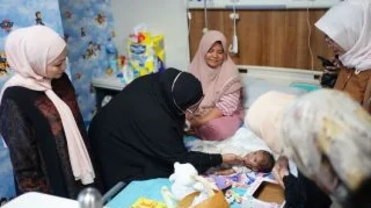 TP PKK Riau Jenguk Pasien Anak RSUD