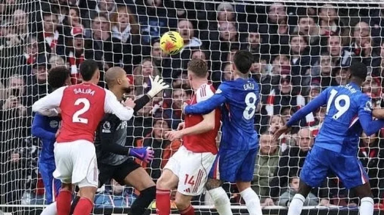 Arsenal Tundukkan Chelsea dalam Derby Dramatis 2-1