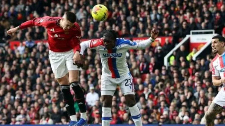 Comeback Dramatis Manchester United Tundukkan Crystal Palace 2-1