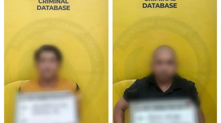 Kejar-kejaran dengan Polisi, Mobil Diduga Pengedar Sabu Terbalik di Rohil