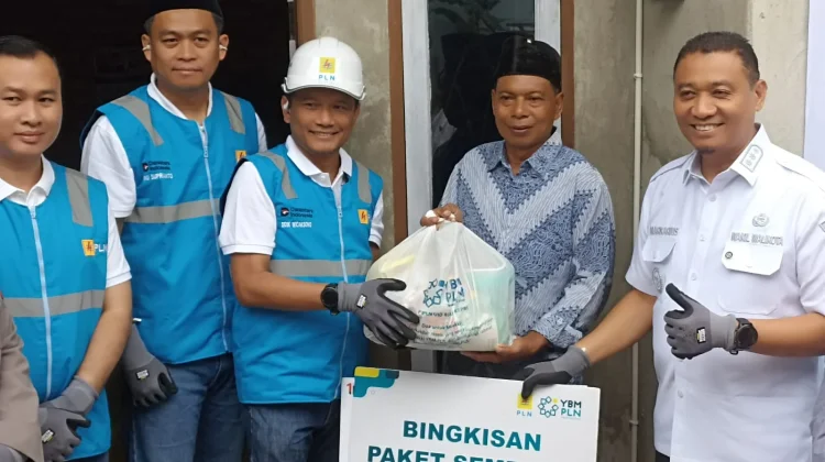 PLN Nyalakan Listrik Gratis untuk Warga Kurang Mampu di Bulan Ramadan