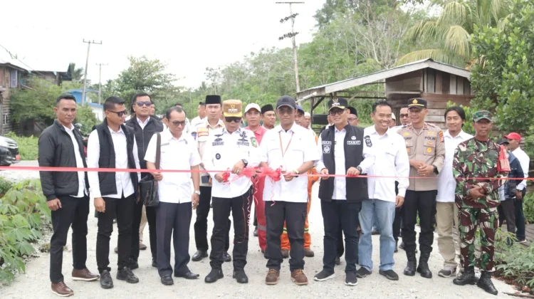 Dibangun Melalui CSR, Jalan Base Batang Malas-Tenan Kini Sudah Bisa Dilewati Warga