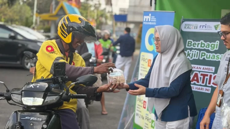 Tradisi Berbagi Takjil di Bulan Ramadhan