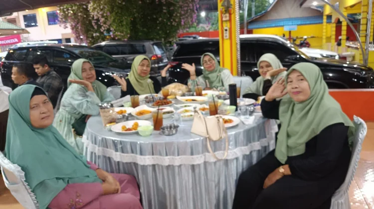 Hikmah Berbuka Puasa Bersama