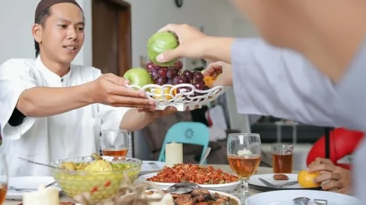 Pola Makan Sehat saat Ramadan