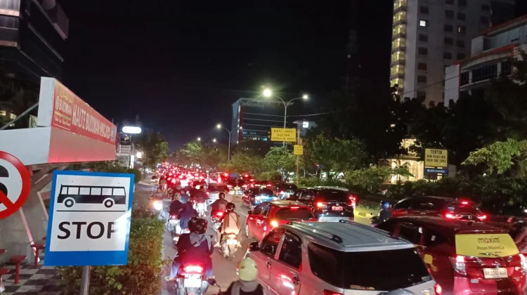 Kepadatan Lalu Lintas di Jalan Sudirman Pekanbaru jelang Idul Fitri 1447 H/2026