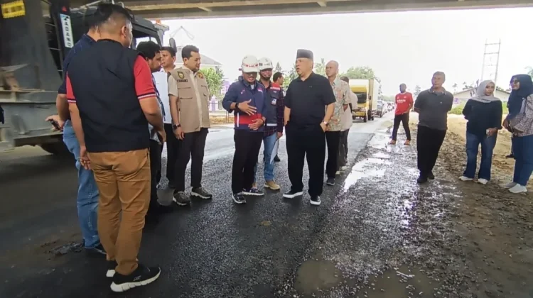 Cek Perbaikan Jalan, Plt Gubri Tinjau Jalan Garuda Sakti