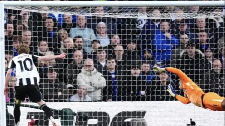 Gol Gordon Bawa Newcastle Bungkam Chelsea di Stamford Bridge