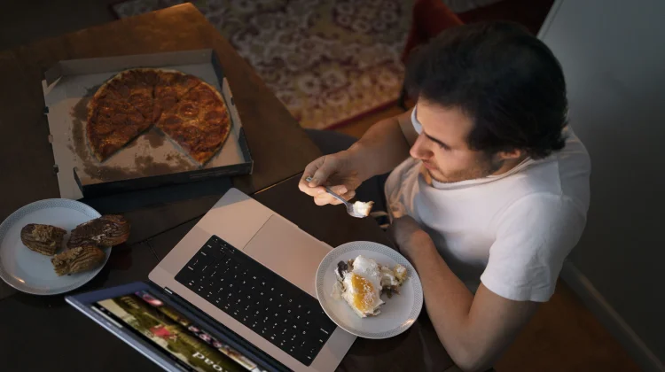 Waktu Makan Malam Terbaik untuk Menjaga Kesehatan Jantung