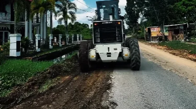 Sempat Terbengkalai, Jalan Teluk Leok Kini Diperbaiki Pemko Pekanbaru