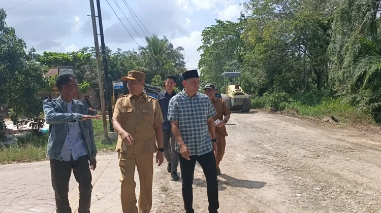 Wawako Pekanbaru Tinjau Perbaikan Jalan Teluk Leok