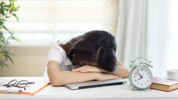 Bukan Sekadar Capek: Tanda Tubuh Diam-Diam Kekurangan Vitamin B12
