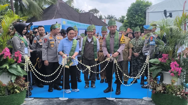 Kapolri Resmikan Jembatan Merah Putih Presisi di Kampar