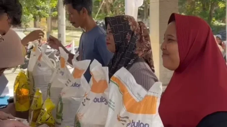 Ribuan KK di Pekanbaru Terima Bantuan Pangan