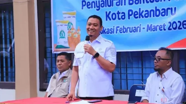Wawako Pekanbaru Minta Warga Laporkan Beras Bantuan Rusak