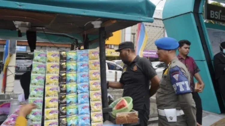 DPRD Pekanbaru Minta Satpol PP Turun usai Lebaran Tertibkan PKL