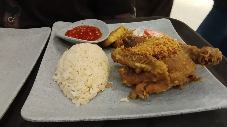 Lezat dan Menggugah Selera Nasi Bebek Goreng Khas Nusantara