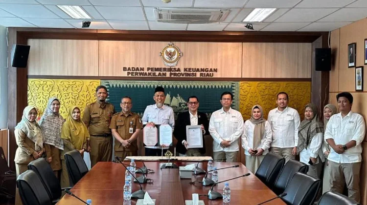Wali Kota Dumai Paisal Serahkan LKPD Unaudited 2025