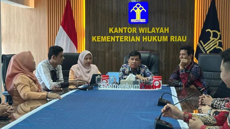 Kakanwil Kemenkum Riau Beri Pembekalan Strategis bagi Pejabat Fungsional Bar