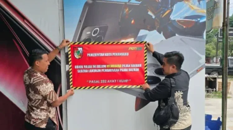 Bapenda Pekanbaru Segel sementara Usaha Penunggak Pajak