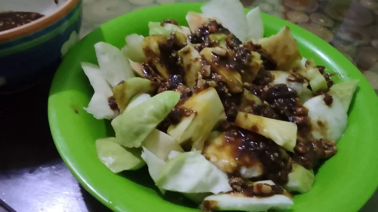 Rujak Buah Kuliner Tradisional Segar dengan Cita Rasa Khas Nusantara